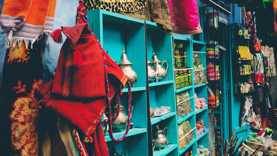 Produtos de Marrocos a venda no souk de Chefchauen